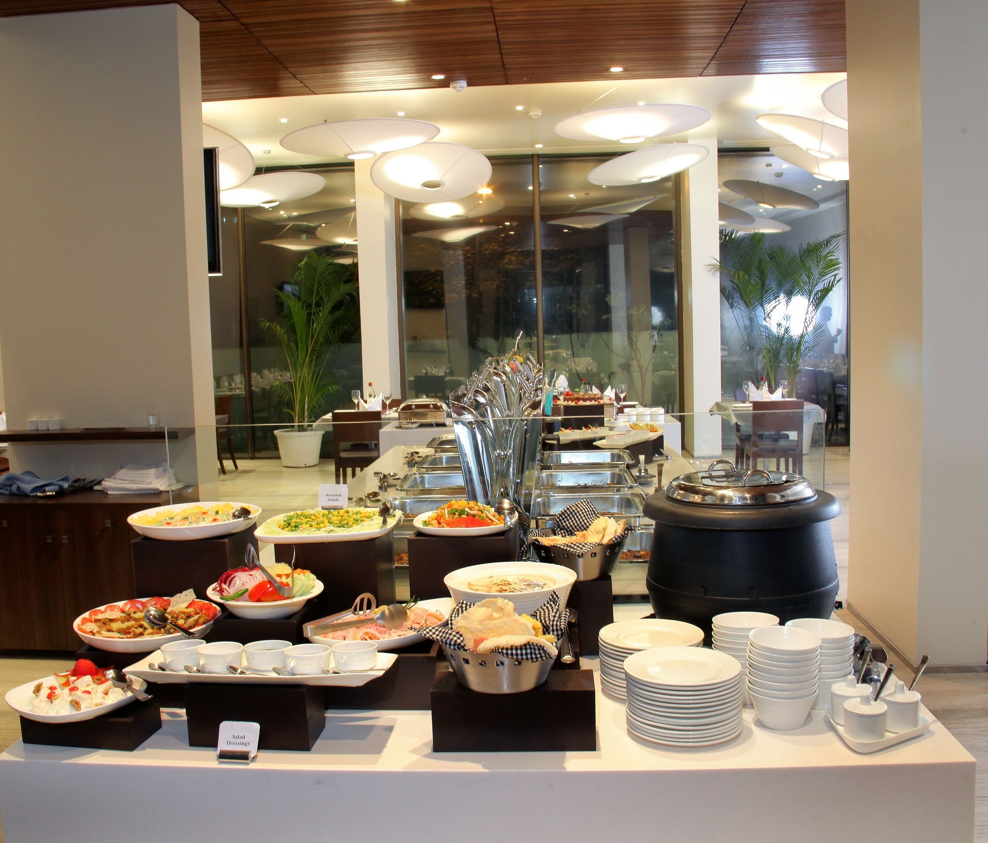 2 restaurants; breakfast, lunch, dinner and brunch served 