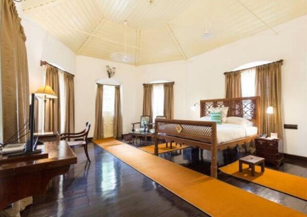 Deluxe Suite