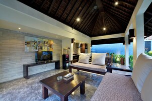 Villa, 2 habitaciones, piscina privada | Zona de estar | Una televisión LCD, un reproductor de DVD