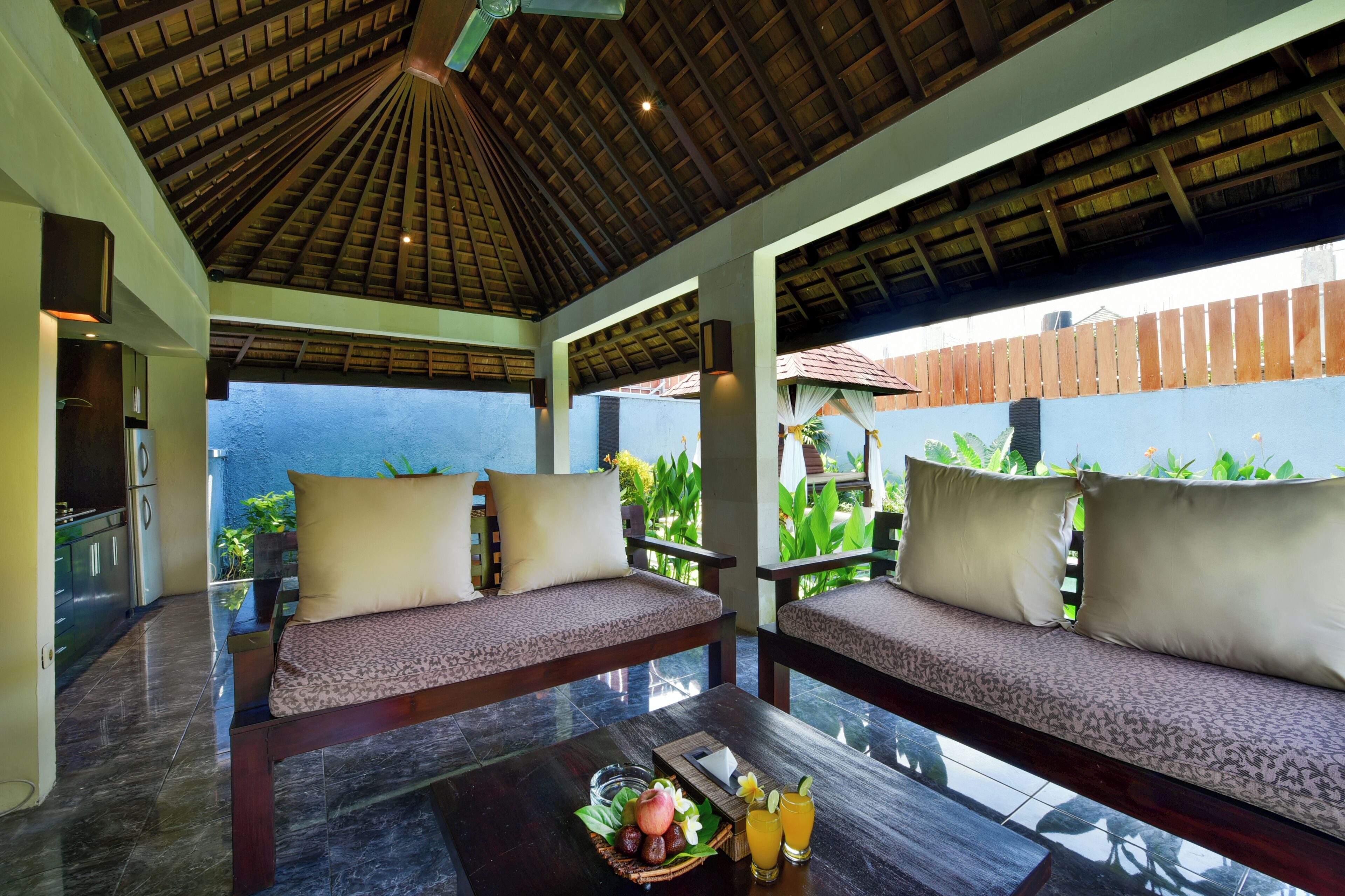 LCD-Fernseher, DVD-Player