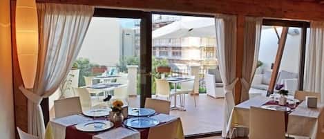 TĂ€gliches FrĂŒhstĂŒcksbuffet (8 EUR pro Person)