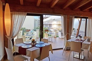 Daily buffet breakfast (EUR 8 per person)