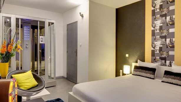 2. Comfort Double Room | Minibar, blackout drapes, iron/ironing board (on request), WiFi (free) - Hotel M (Toulouse)