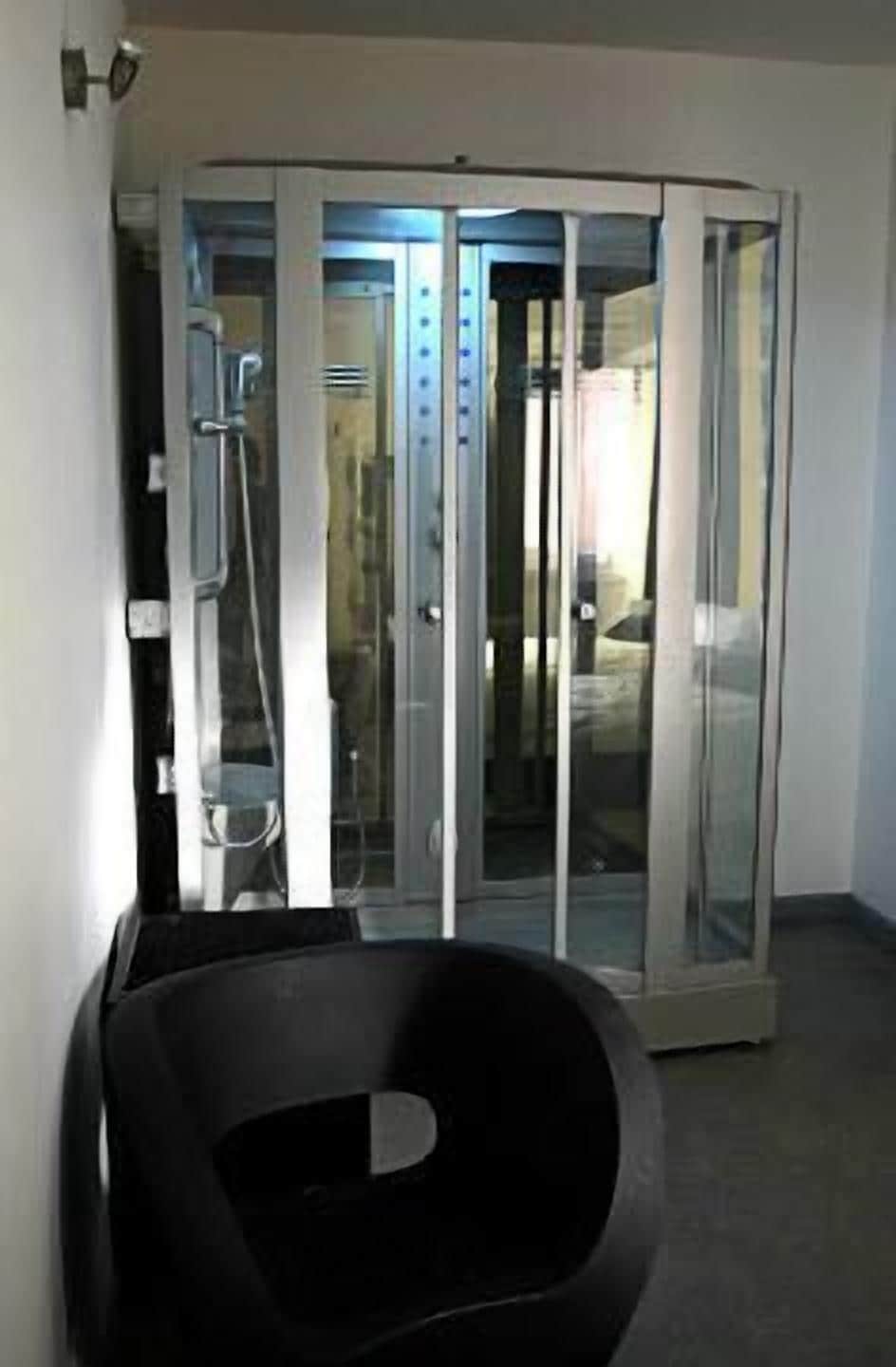 Gratis toiletartikelen, een haardroger, handdoeken