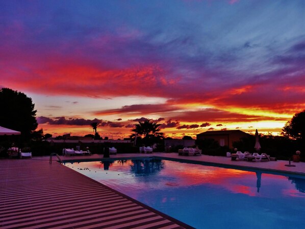 Seasonal outdoor pool, sun loungers