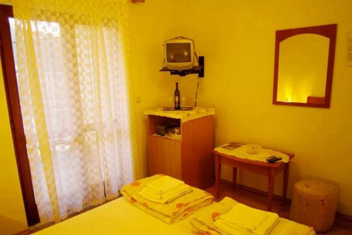 Double Room, Sea View | Desk, soundproofing, iron/ironing board