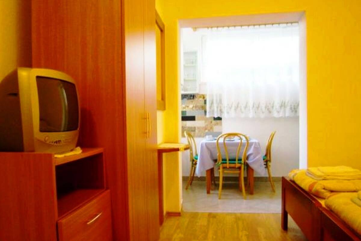 Studio Apartment Garden View 2 plus 1 | Living area | Flat-screen TV
