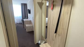 Ropa de cama de alta calidad y escritorio