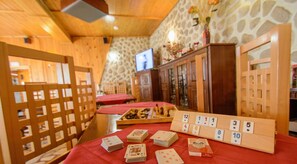 Lobby sitting area - Rem's Pension (Rasnov)