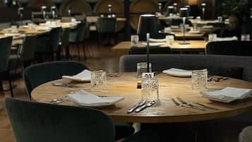Ze serveren er ontbijt, lunch en diner
