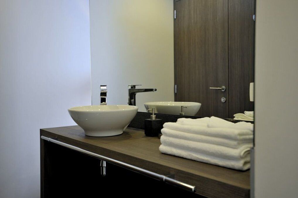 premium bedding, down duvets, in-room safe, desk