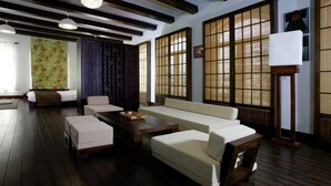 Suite (Kyoto) with Aqua Area  | 起居区
