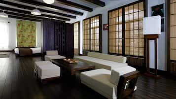 Suite (Kyoto) with Aqua Area | 起居區 | 60-吋平面電視、有線頻道、電視