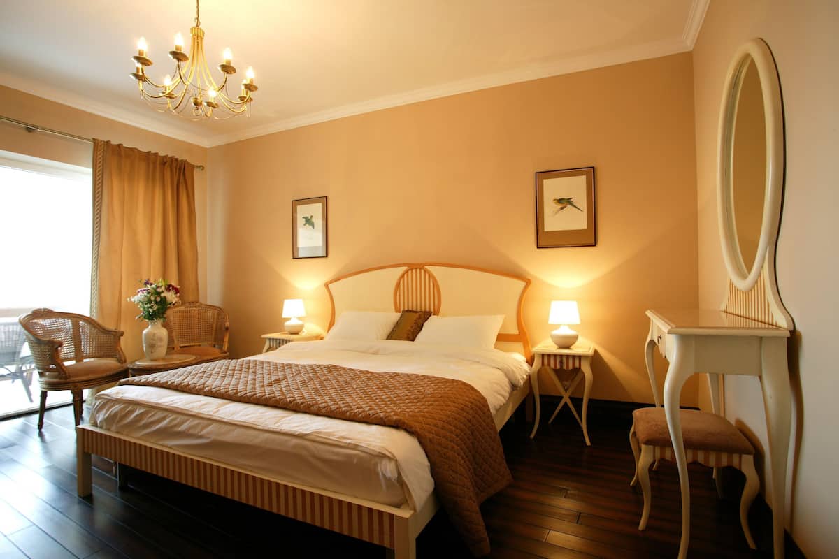 Minibar, in-room safe, desk, blackout curtains