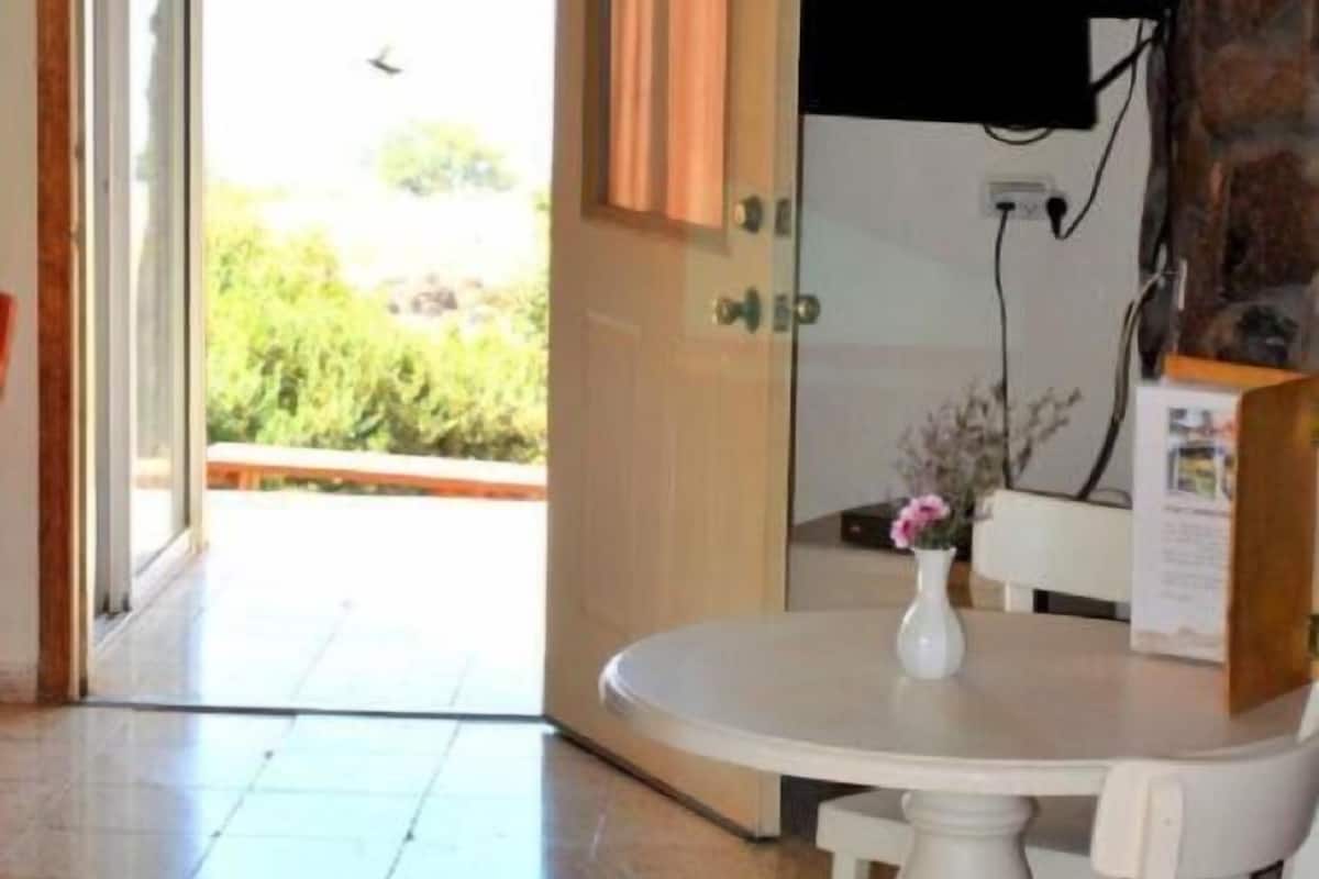 Cabin with Jacuzzi | เครื่องนอนระดับพรีเมียม, เตารีด/โต๊ะรีดผ้า, เปล/เตียงเด็กอ่อน (ฟรี)