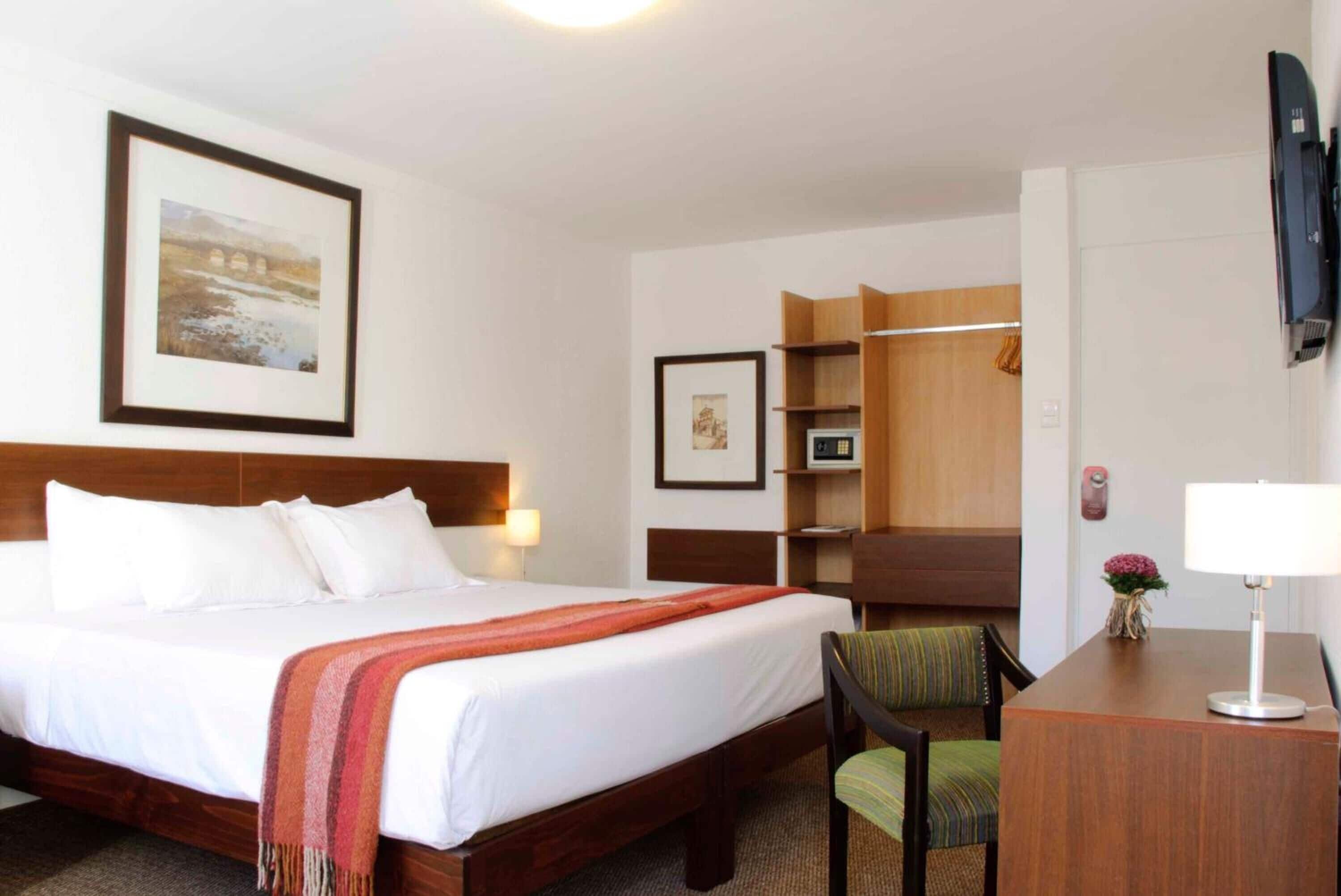 select comfort beds, in-room safe, desk, free wifi