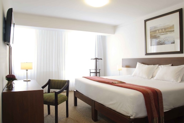 1 bedroom, Select Comfort beds, in-room safe, desk