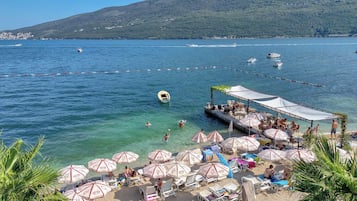 Playa privada en los alrededores y playa de arena blanca