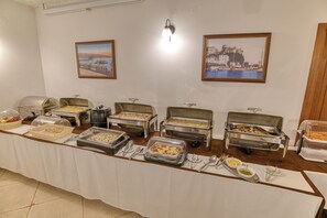 Daily buffet breakfast for a fee - Garni Hotel Milica (Denovici)