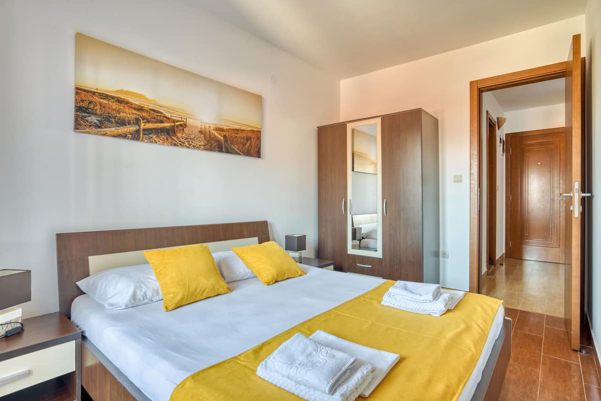 1 bedroom, premium bedding, down duvets, memory-foam beds