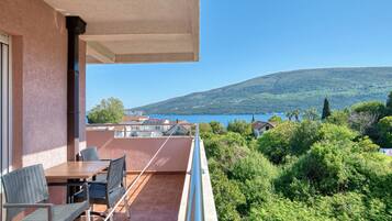 Apartamento Deluxe, 1 habitación, balcón, vistas al mar | Vistas del balcón