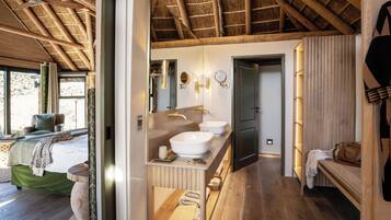 Great Fish River Lodge Suite | Bathroom | Separate bathtub and shower, deep-soaking bathtub, designer toiletries