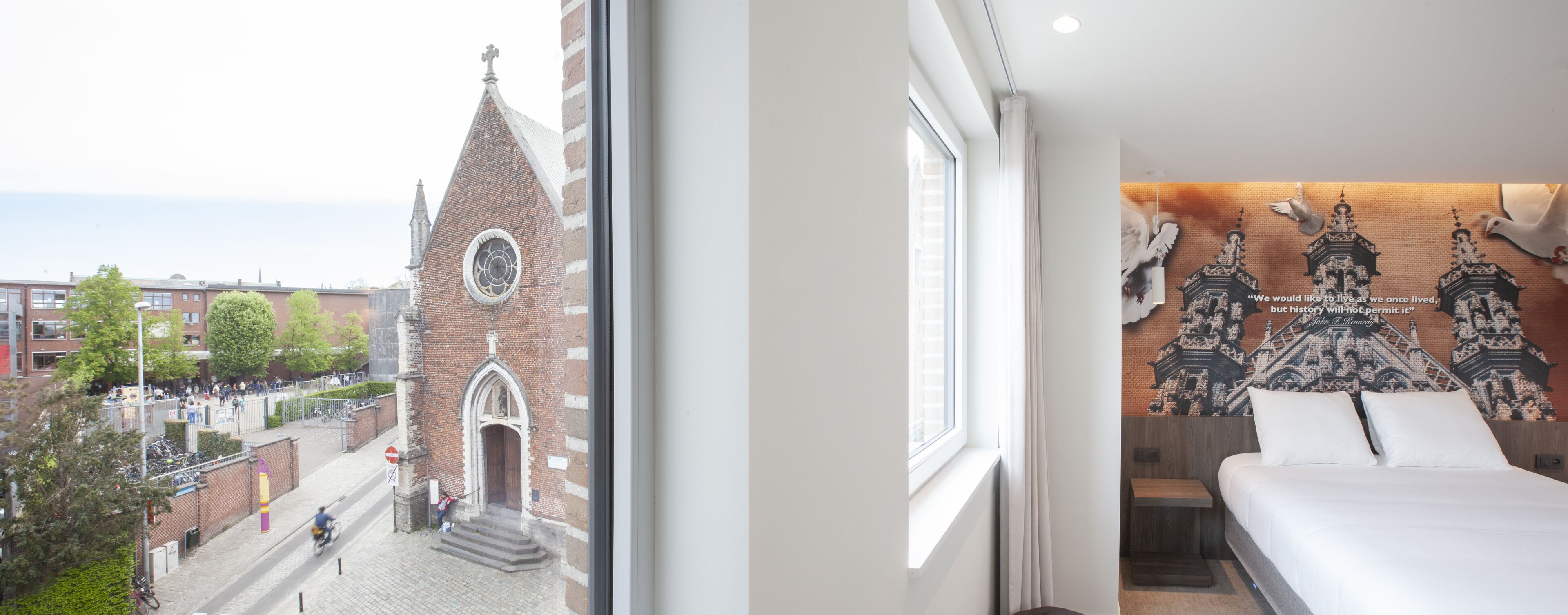 minibar, desk, iron/ironing board, free wifi