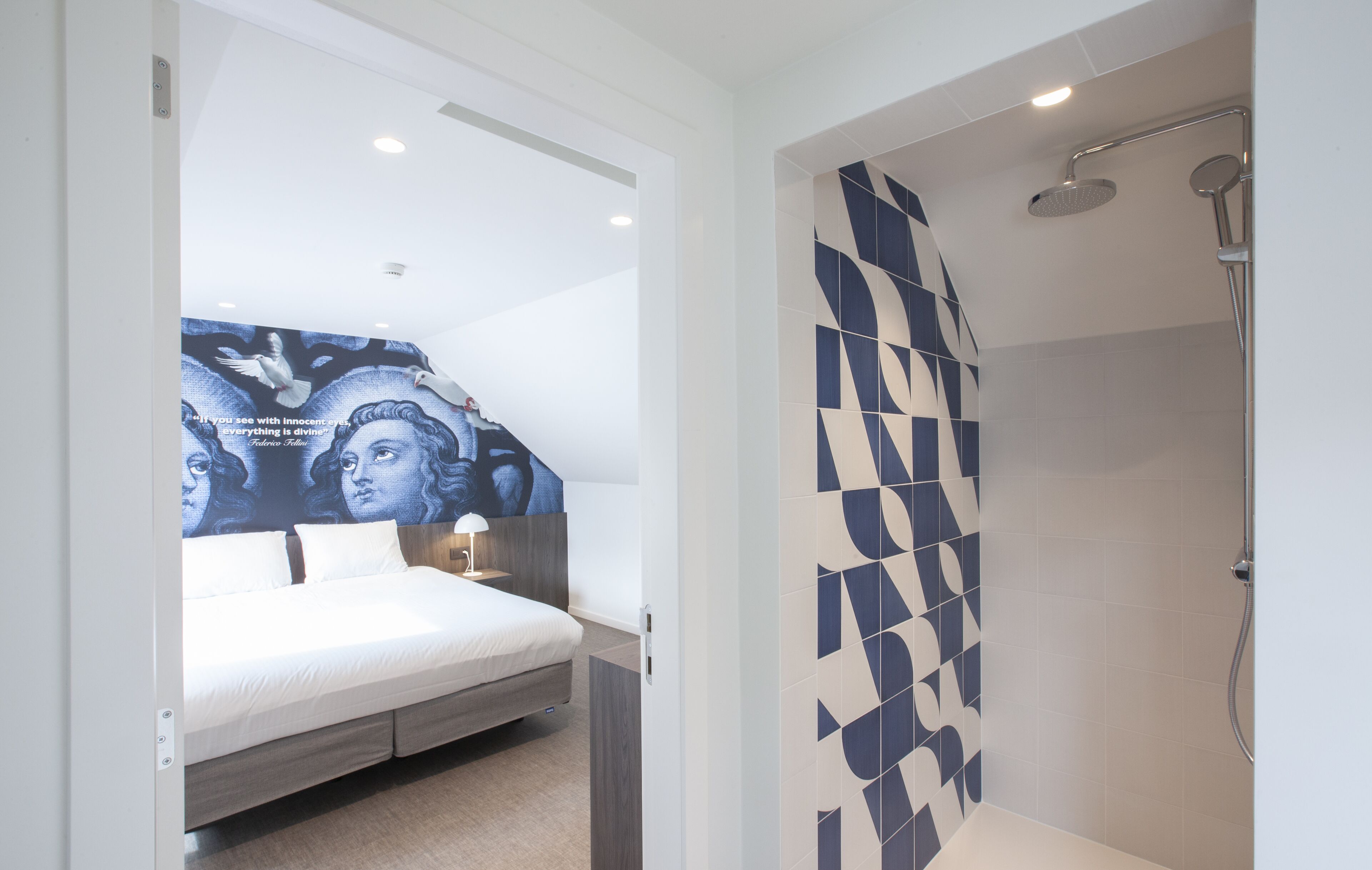 family room | minibar, desk, iron/ironing board, free wifi