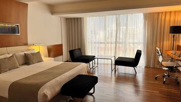 Studio Suite Deluks | Seprai premium, selimut bulu angsa, bantalan ekstra lembut, dan minibar