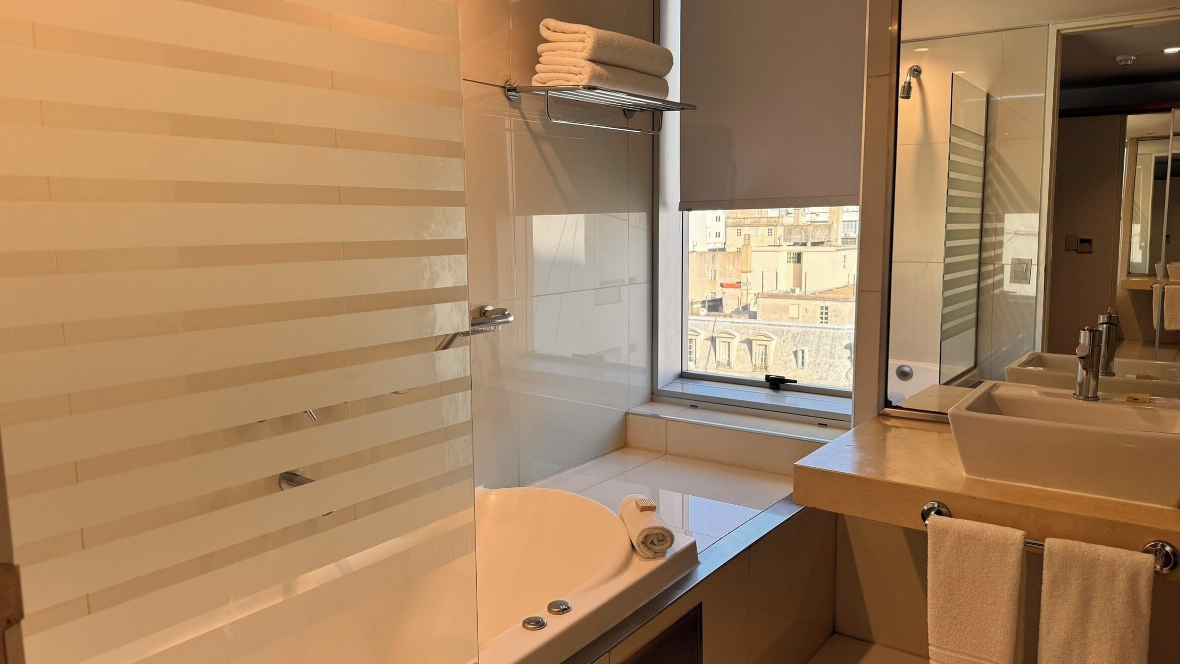 junior studio suite | bathroom | combined shower/bathtub, jetted bath, rainfall showerhead