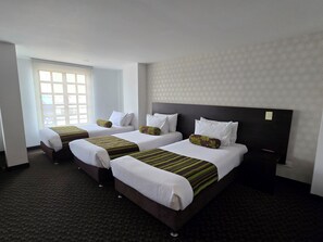 Down duvets, minibar, in-room safe, desk - Hotel Castellana 95 (Bogotá)