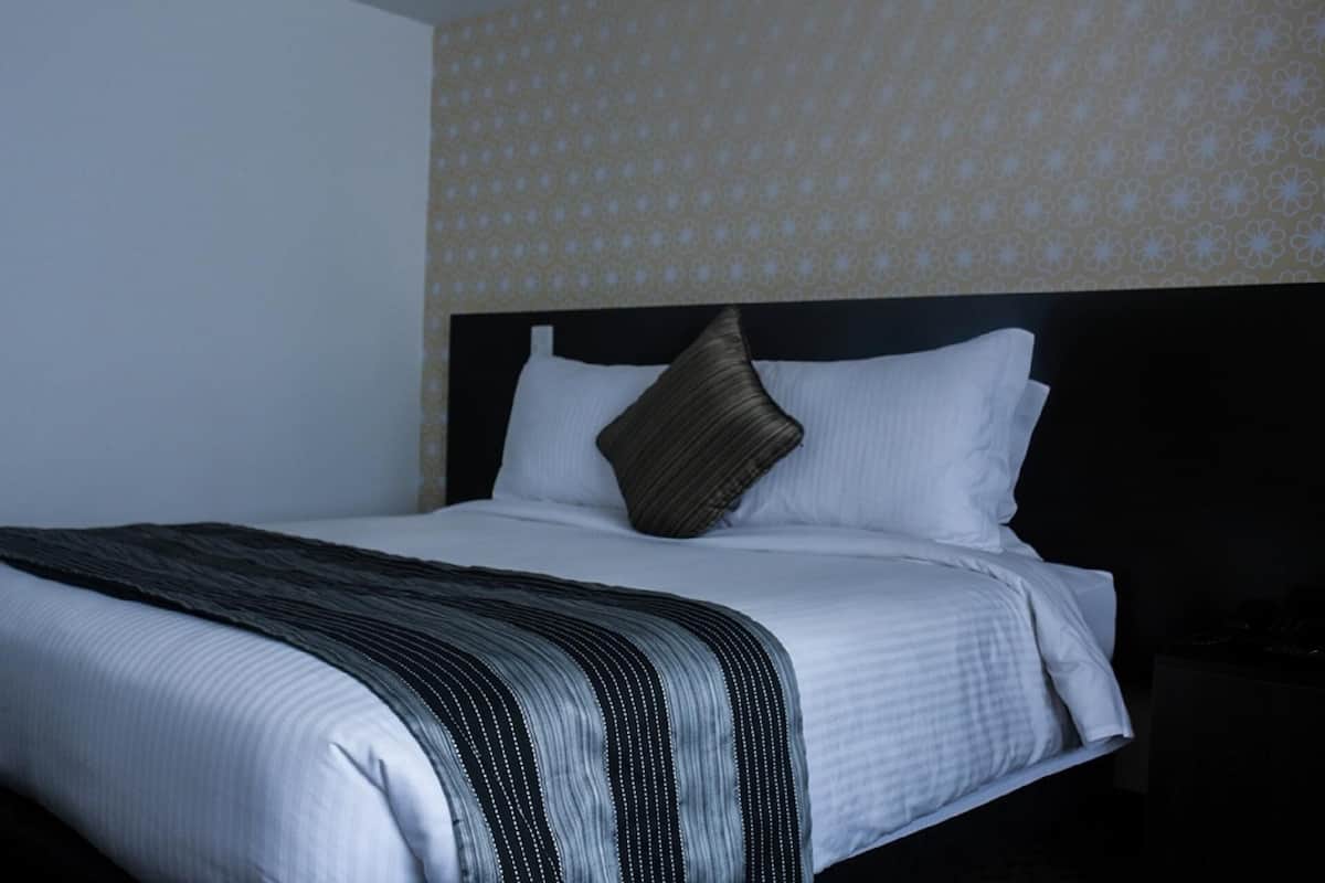 1 bedroom, down duvets, minibar, in-room safe