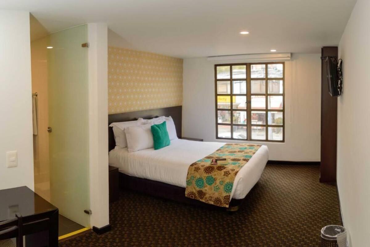 Down comforters, minibar, in-room safe, desk