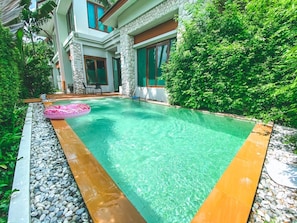 Outdoor pool - Royal Sammuk villas (Chonburi)