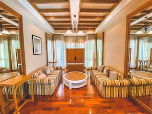 Huvila, 5 makuuhuonetta | Ruokailu omassa huoneessa