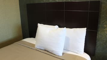 Down duvets, desk, soundproofing, free WiFi