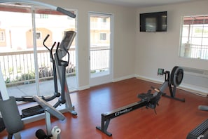 Fitness facility - Crystal Inn Suites & Spas (Inglewood)