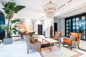 Lobby sitting area - Gracie Art Hotel 798 (Beijing)