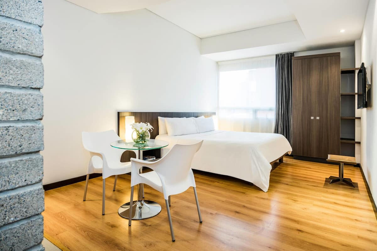 1 bedroom, premium bedding, pillowtop beds, in-room safe