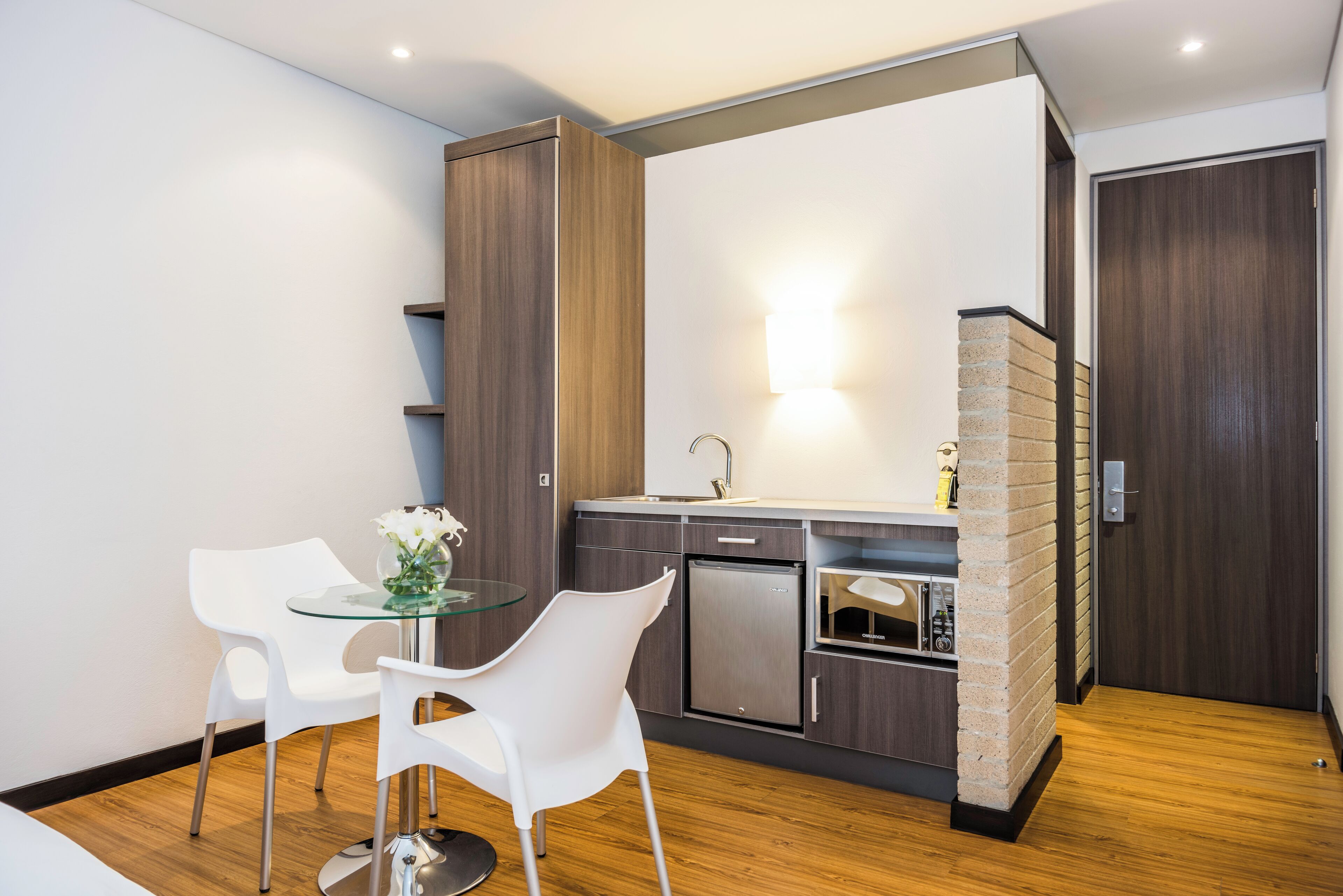 superior double room, 1 king bed | dining room