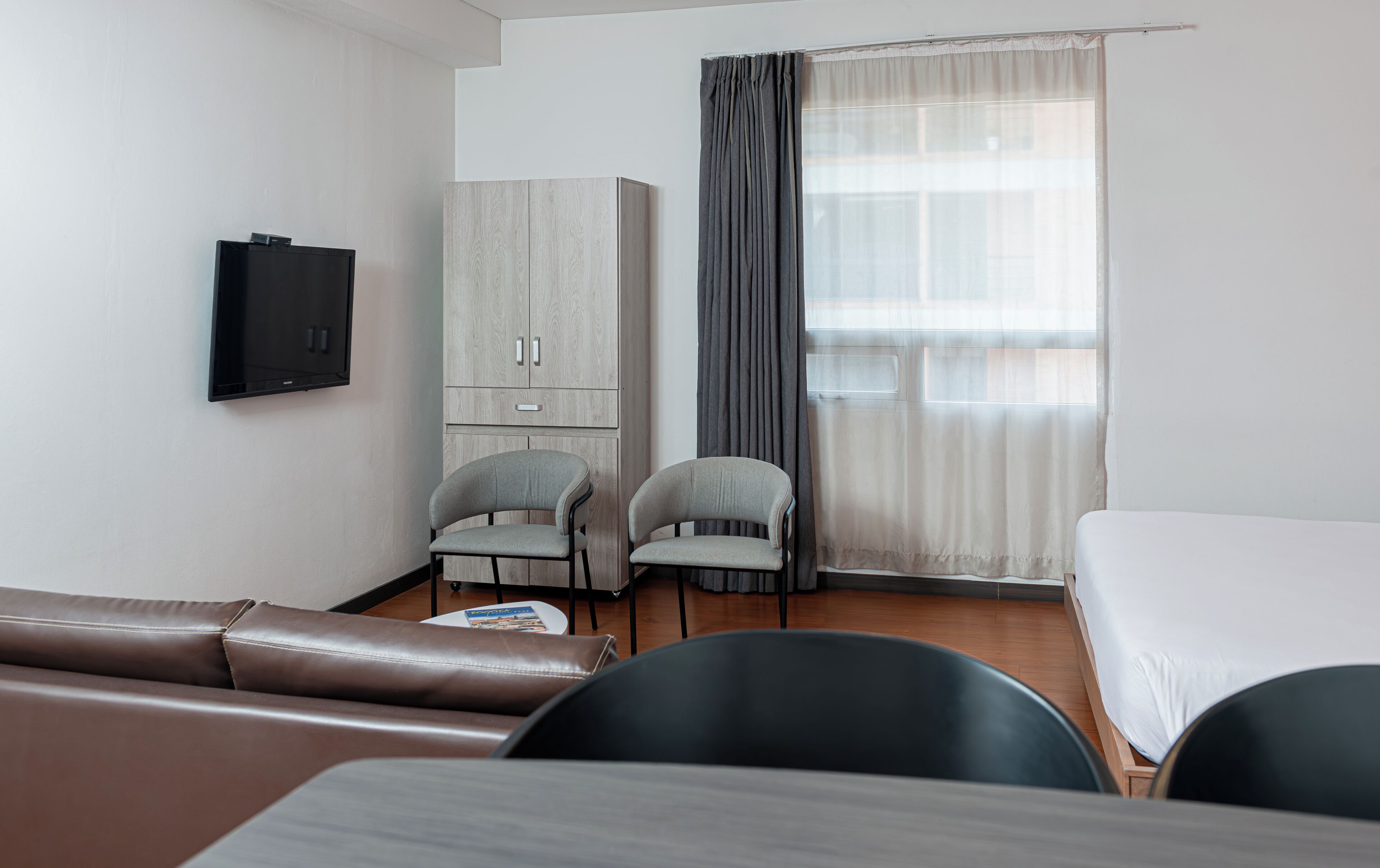 grand suite | living area | 32-inch flat-screen tv with cable channels, tv