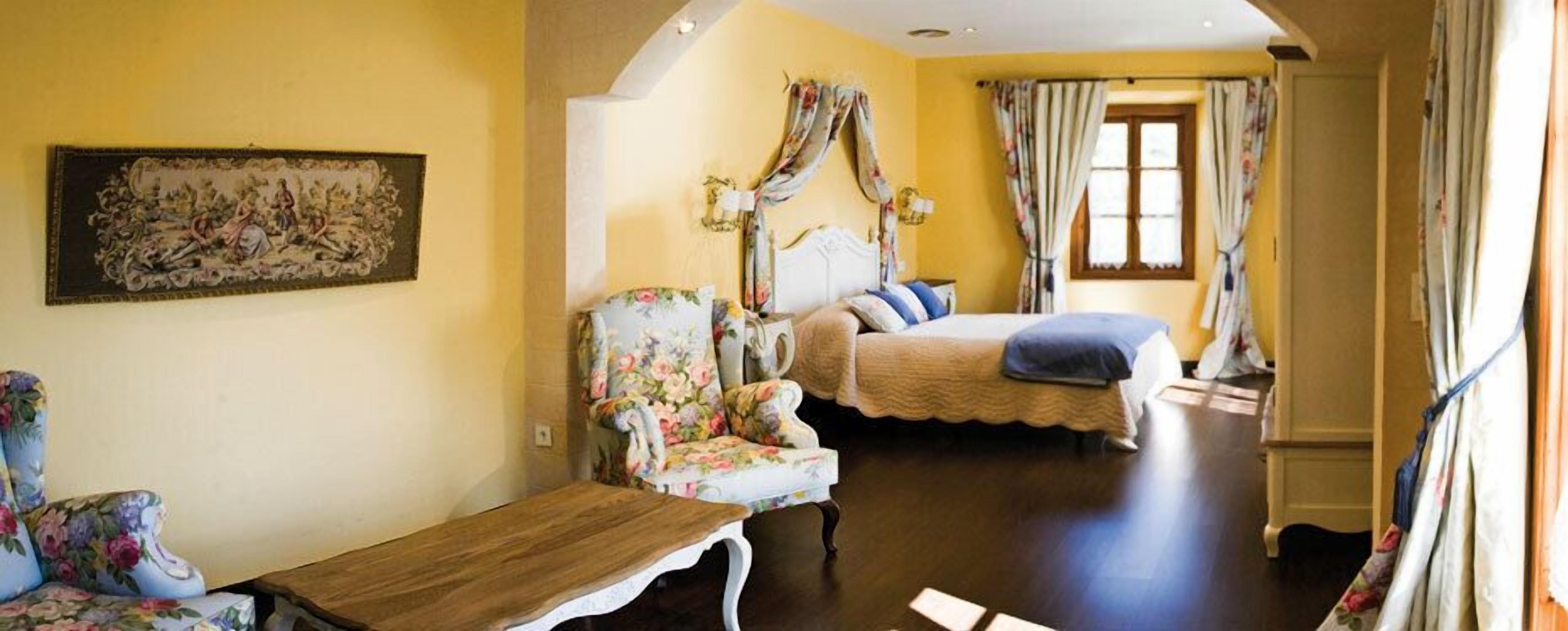 individually furnished, desk, blackout curtains, free cots/infant beds