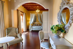 Individually furnished, desk, blackout drapes, free cribs/infant beds