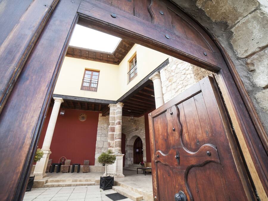 Pintu masuk hartanah