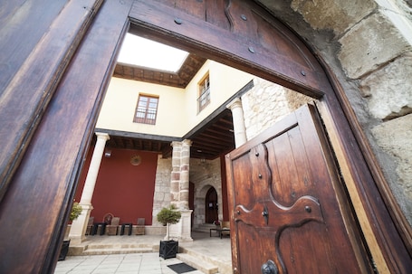 Property entrance. Hotel San Antón Abad