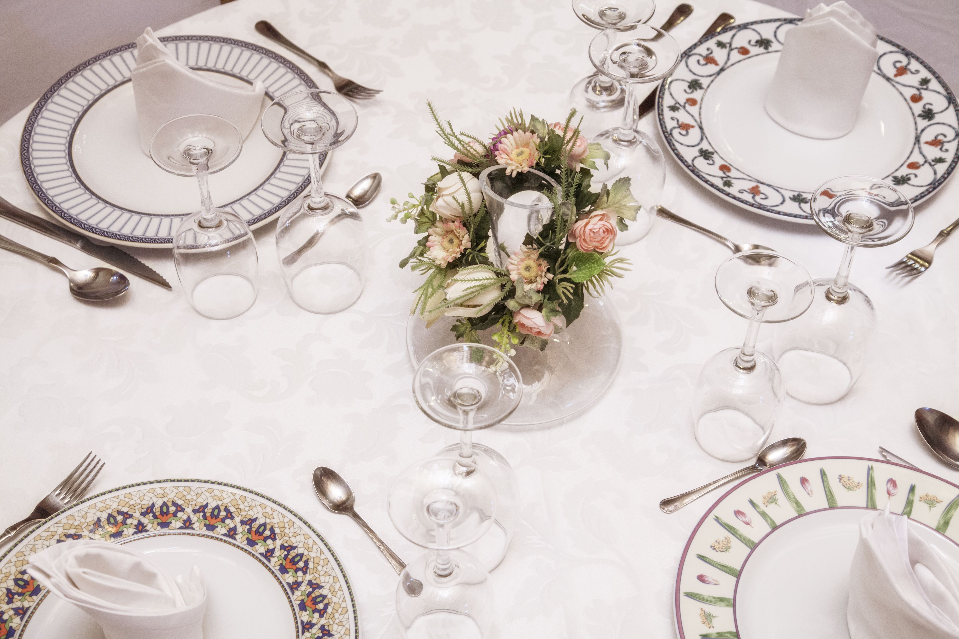 breakfast, lunch and dinner served