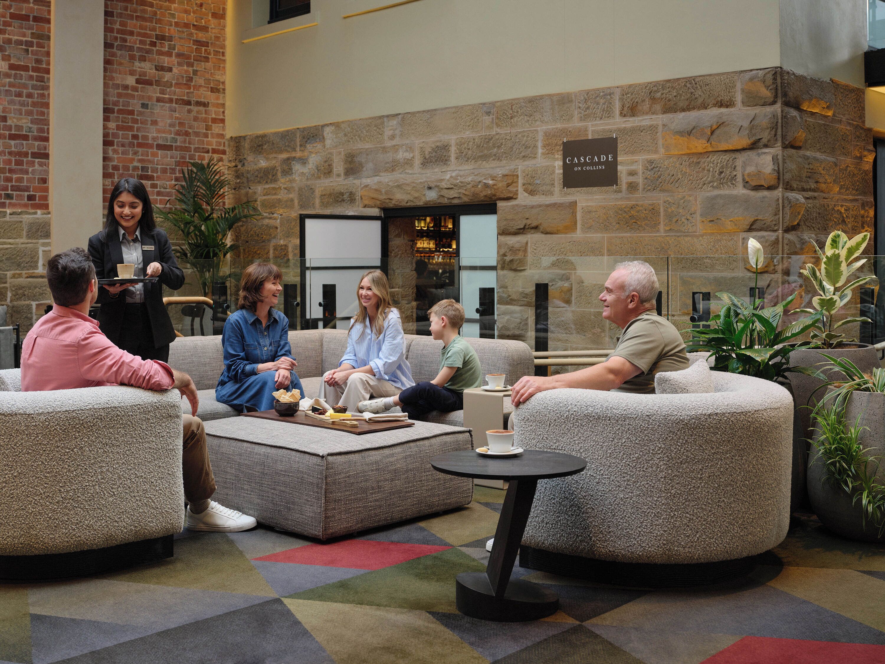 serves lunch, dinner and happy hour