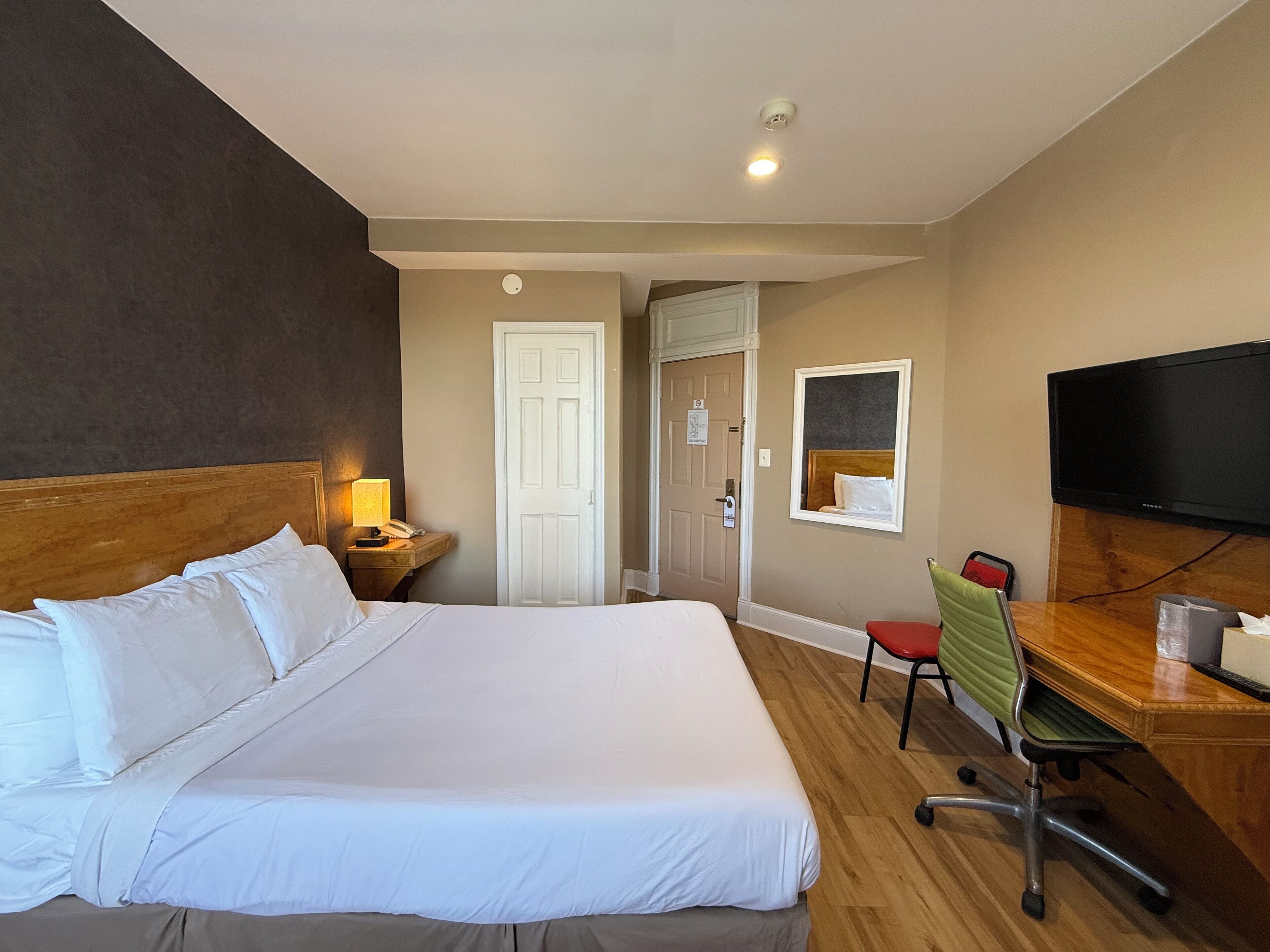 Double Room | Soundproofing, iron/ironing board, free WiFi, bed sheets