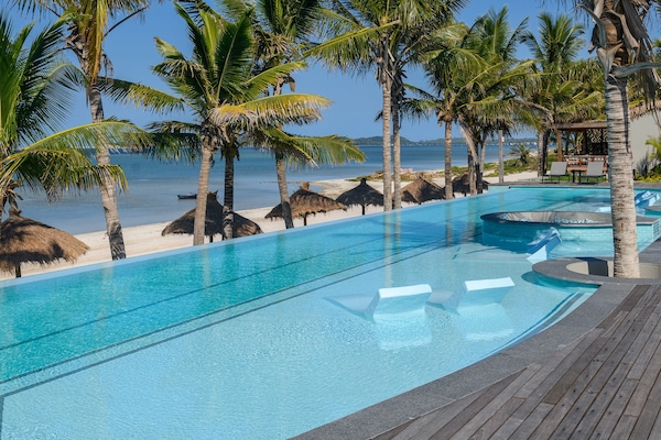 3 outdoor pools, sun loungers