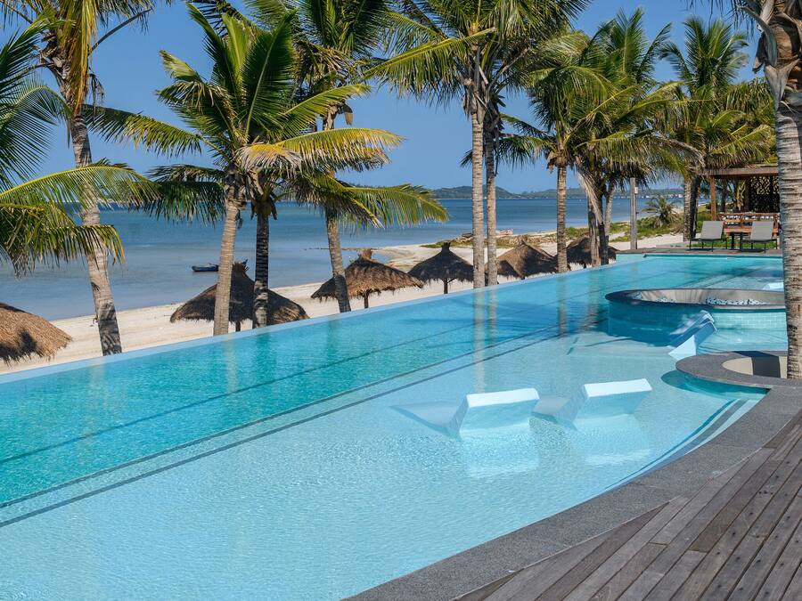 3 outdoor pools, sun loungers